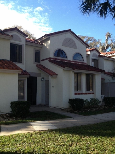 1099 Country Club Drive - Photo 1