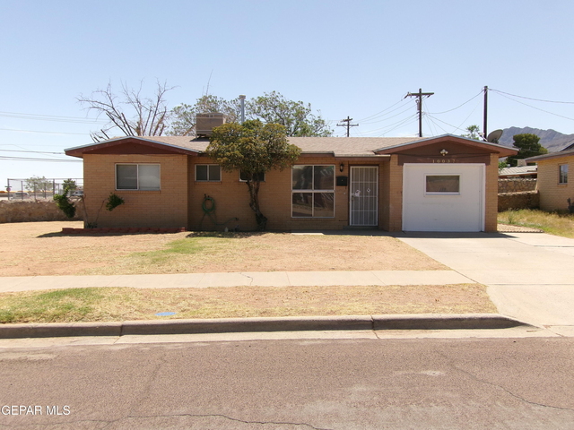 10037 Oakwood Drive - Photo 1