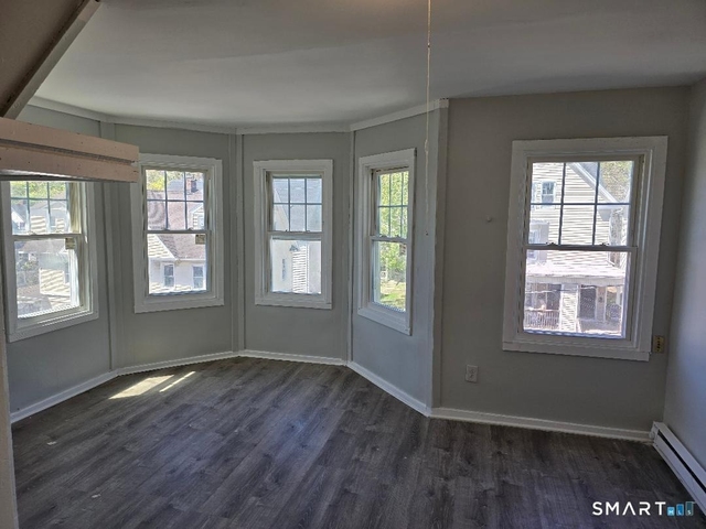 219 Woodlawn Terrace - Photo 1