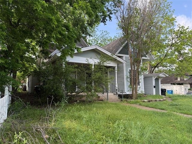 224 W Hull Street - Photo 1