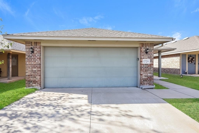 1729 Everglade Court - Photo 1