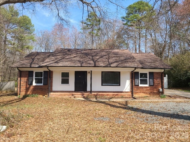 711 E John Street - Photo 1