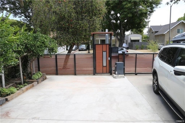 1323 N Cherokee Avenue - Photo 1