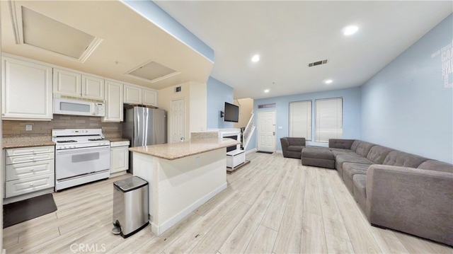 332 W Summerfield - Photo 1