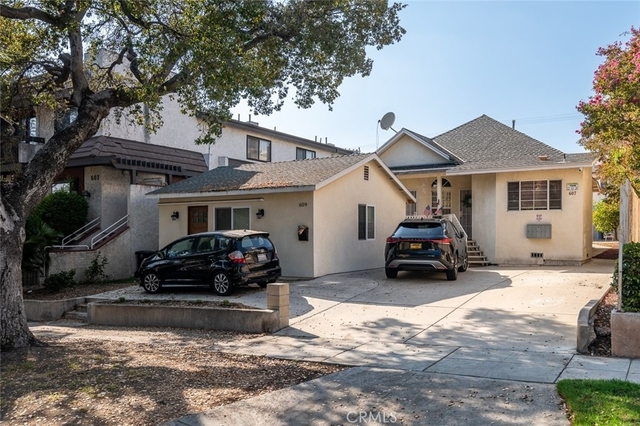 607 E Olive - Photo 1