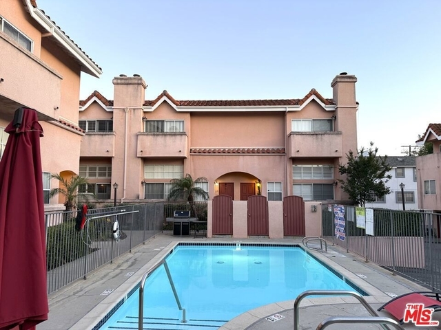 7320 Balboa Boulevard - Photo 1