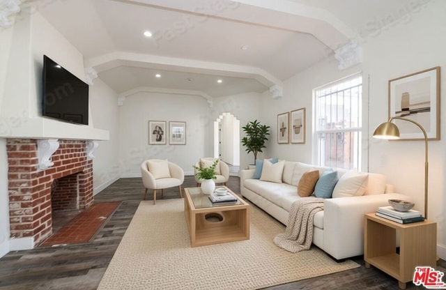 520 W 82nd Street - Photo 1