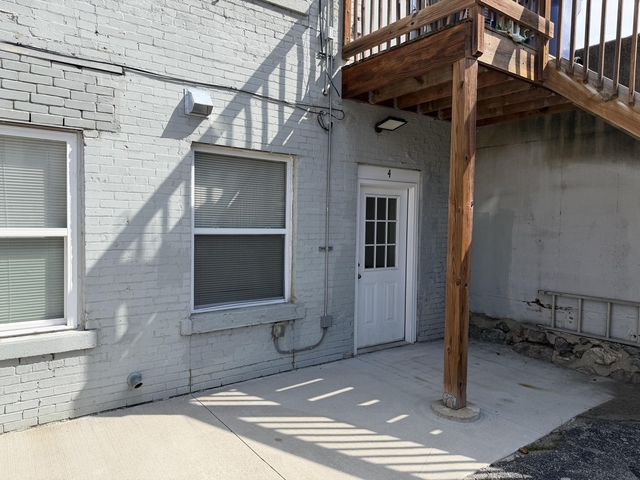 138 Fulton Street E - Photo 1