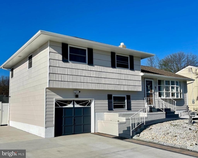 858 Estates Boulevard - Photo 1