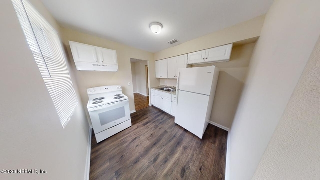 2178 W 41st Street - Photo 1