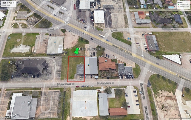 1301 N Avenue H - Photo 1