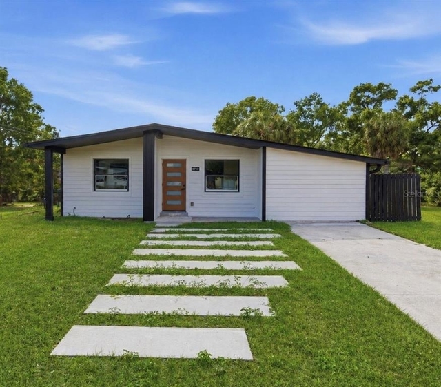 6713 S Mascotte Street - Photo 1