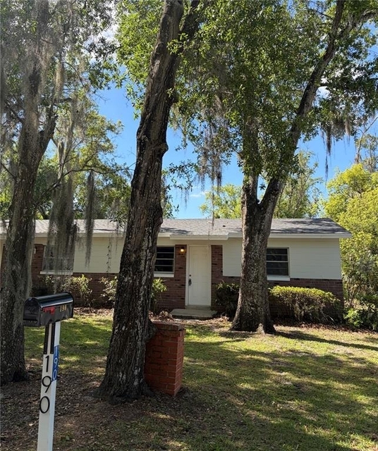 190 W Ventris Avenue - Photo 1