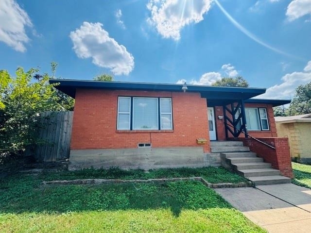 2734 W Jefferson Boulevard - Photo 1