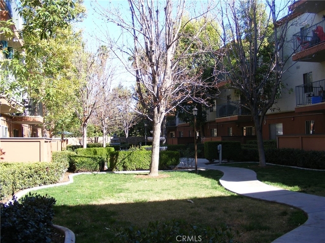 400 N Acacia Avenue - Photo 1