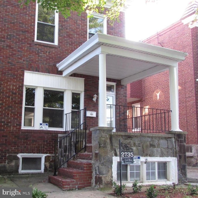 2735 Chesterfield Avenue - Photo 1