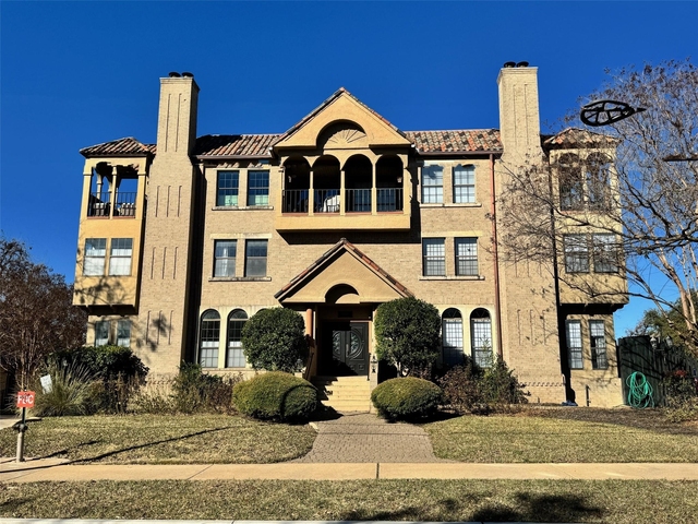 1704 West Ave - Photo 1