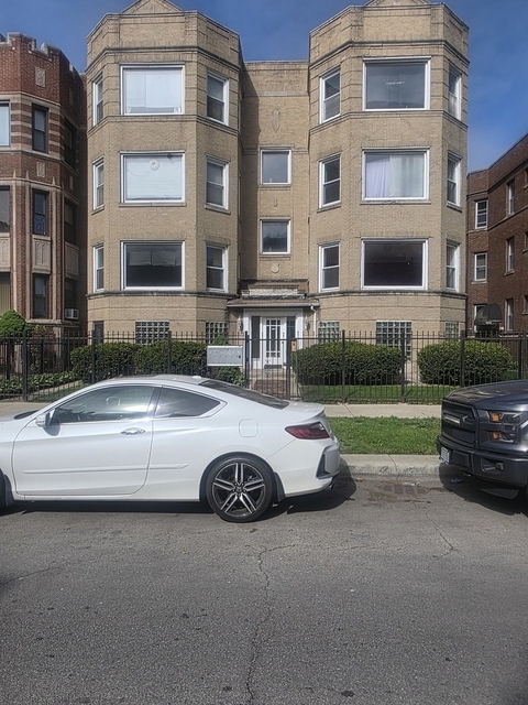 6926 S Paxton Avenue - Photo 1