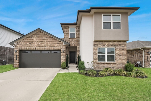 311 John House - Photo 1