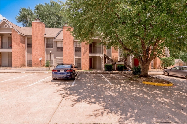 2401 Sycamore Ave - Photo 1