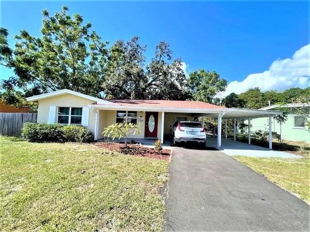 5106 104th Street N - Photo 1