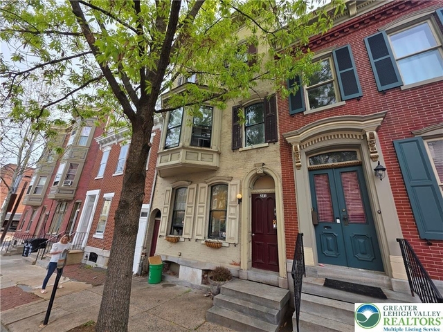 241 9th Street - Photo 1