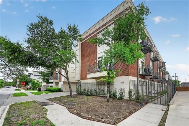 5618 Lindell Avenue - Photo 1