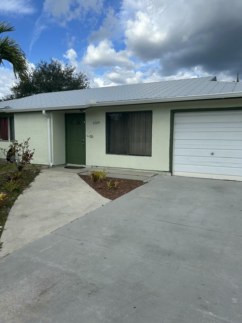 2289 Se Seamist Street - Photo 1