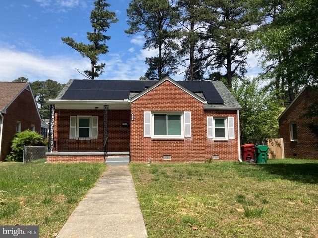 915 Hampton Road - Photo 1