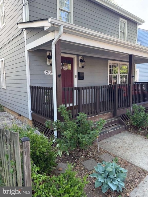 209 Prince Edward Street - Photo 1
