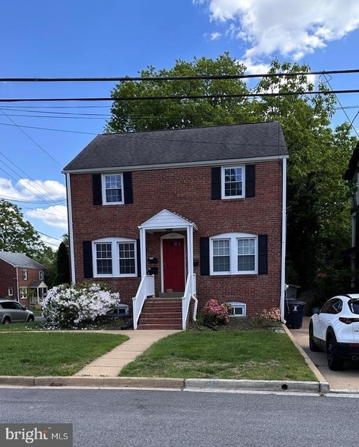 4820 9th Street N - Photo 1