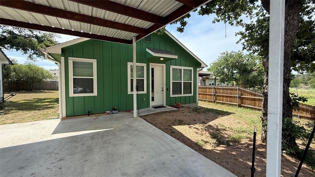 2415 Ridgeview Dr - Photo 1