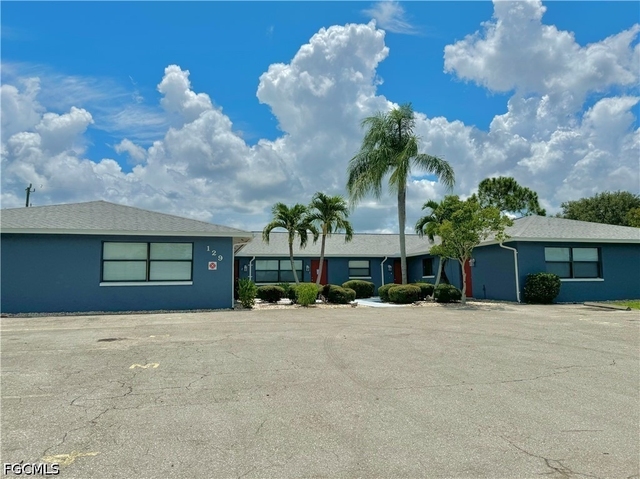 129 Se 23rd Place - Photo 1