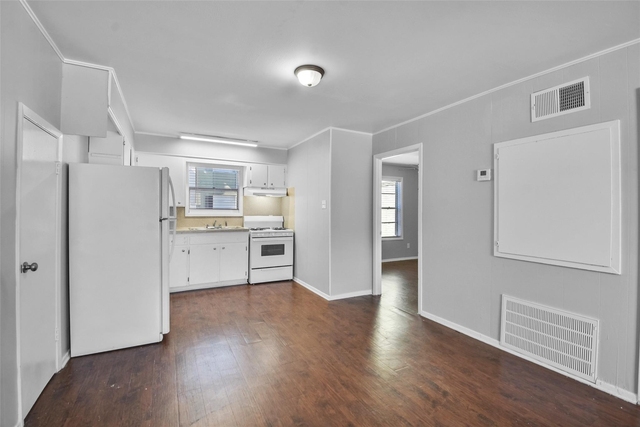 1511 Broadmoor Drive - Photo 1