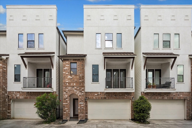 734 W 20th Street - Photo 1