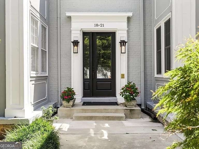 435 10th Street Ne - Photo 1