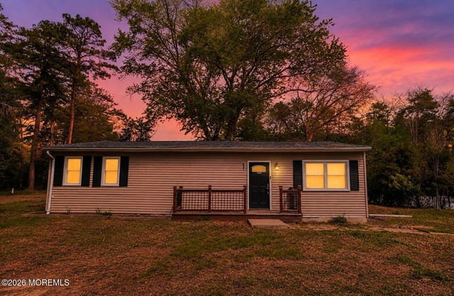 837 Forest Avenue - Photo 1