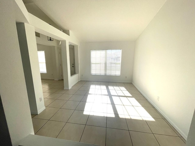 1061 Sw Coleman Avenue - Photo 1
