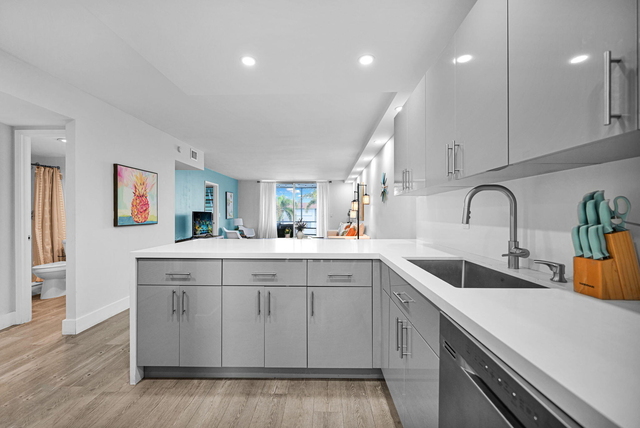 400 Se 10th Street - Photo 1