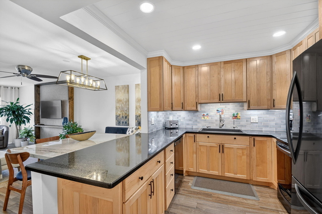 1502 S Lakeside Drive - Photo 1