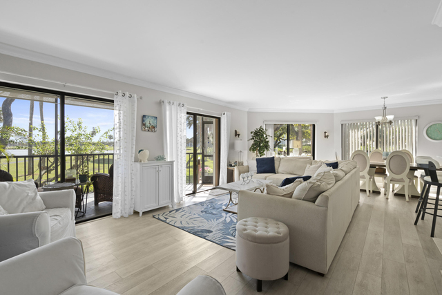 233 Ne Edgewater Drive - Photo 1