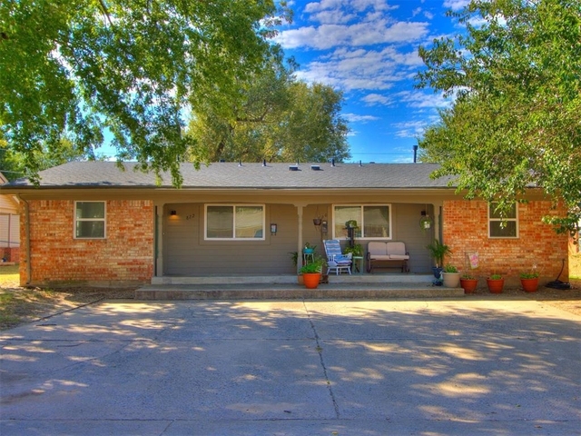 820 Russell Circle - Photo 1
