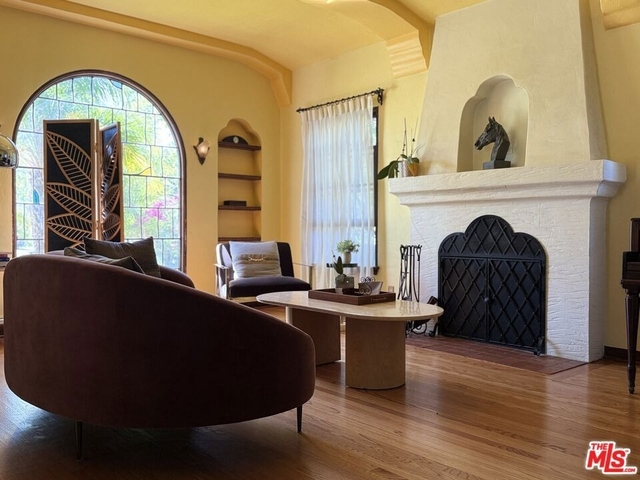 923 Alma Street - Photo 1