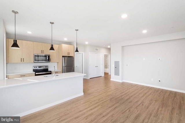 400 E Oak Avenue - Photo 1