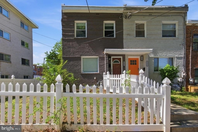1527 Morris Road Se - Photo 1