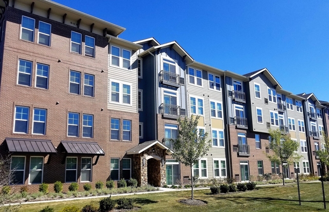 700 E Algonquin Road - Photo 1