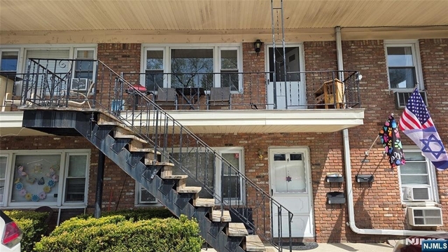 16 Belmont - Photo 1