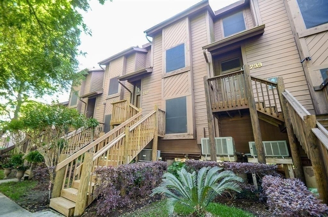 737 Davis Road - Photo 1