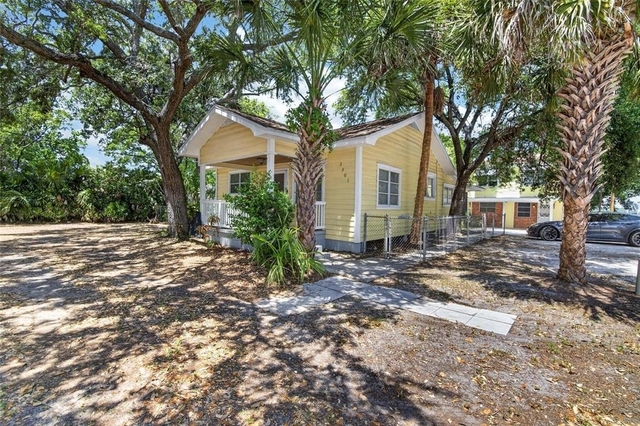 3301 W Woodlawn Avenue - Photo 1