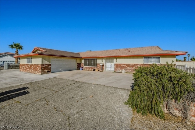 6760 W Oakey Boulevard - Photo 1